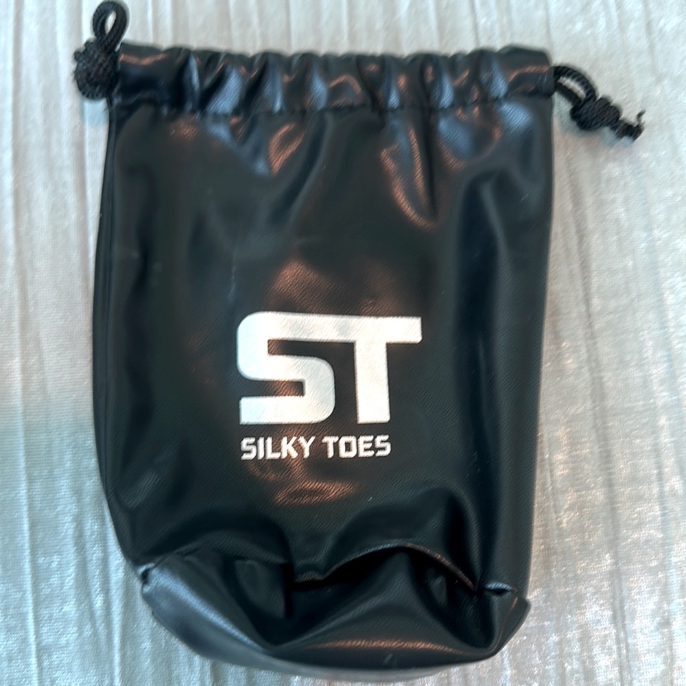 Silky Toes Black Foldable Ballet Flats with Drawstring Pouch